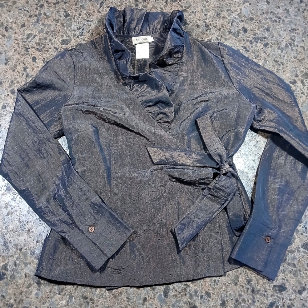 ✨️Italian Elegance Ruffle Blouse (US M) ✨️ for your holiday party! ✨️